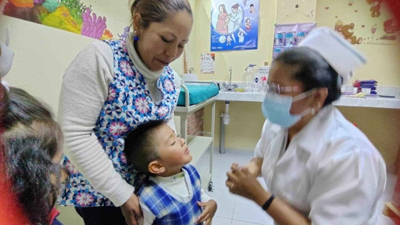 el Ministerio de Salud y Deportes recomienda a la comunidad educativa aplicar las medidas de bioseguridad y las dosis de las vacunas